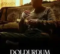 Poizi – KOŞTUM HEP PEŞİNDEN